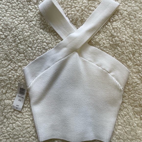 Babaton Tops - Brand new Babaton Sculpt Knit Criss Cross Cropped Tank (XS)